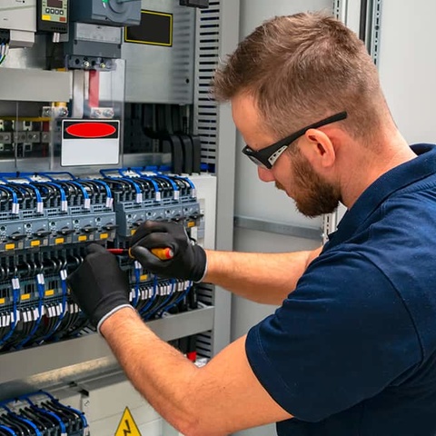 Elektroniker (m/w/d) bei AEM Elektrotechnik GmbH in Mainz am Rhein